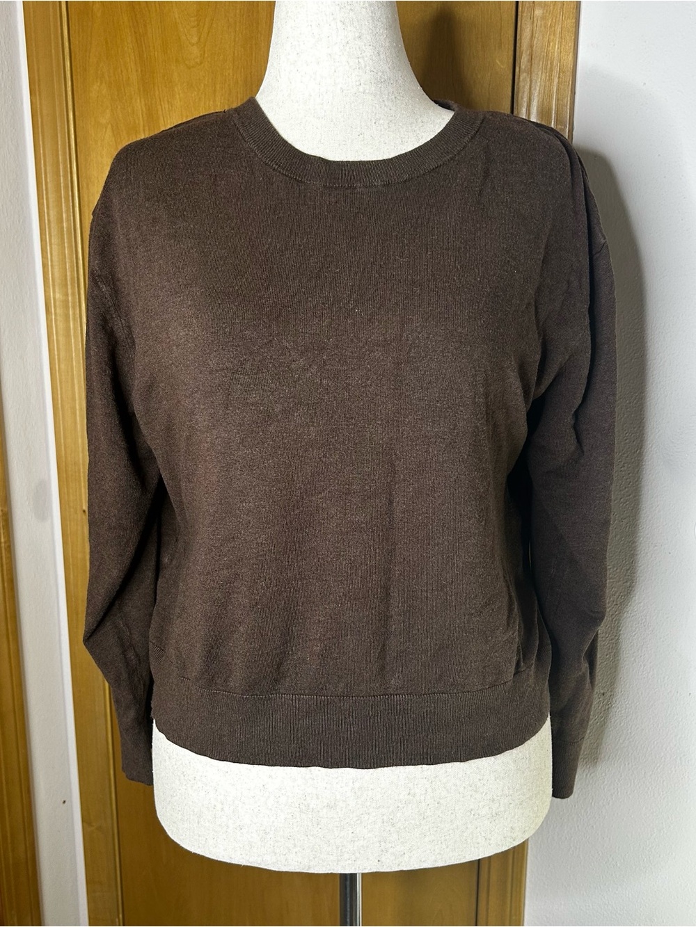Divided Women's Scoop Crewneck Sweater in Chocolate Brown